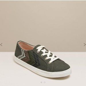 Luna Sneaker